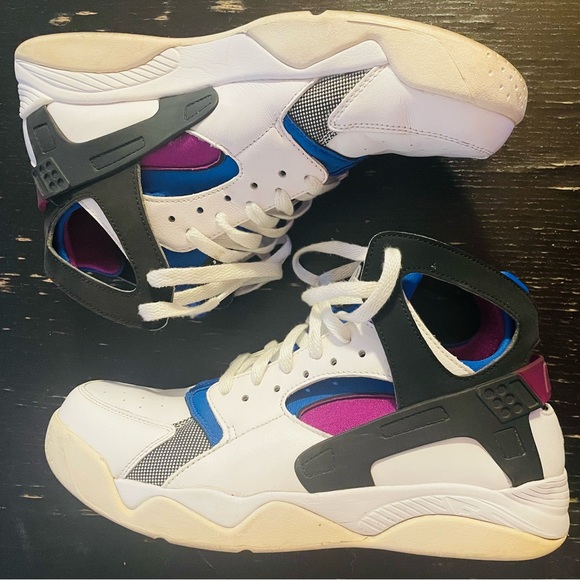 Nike Air Flight Huarache PRM QS - Picture 2 of 9